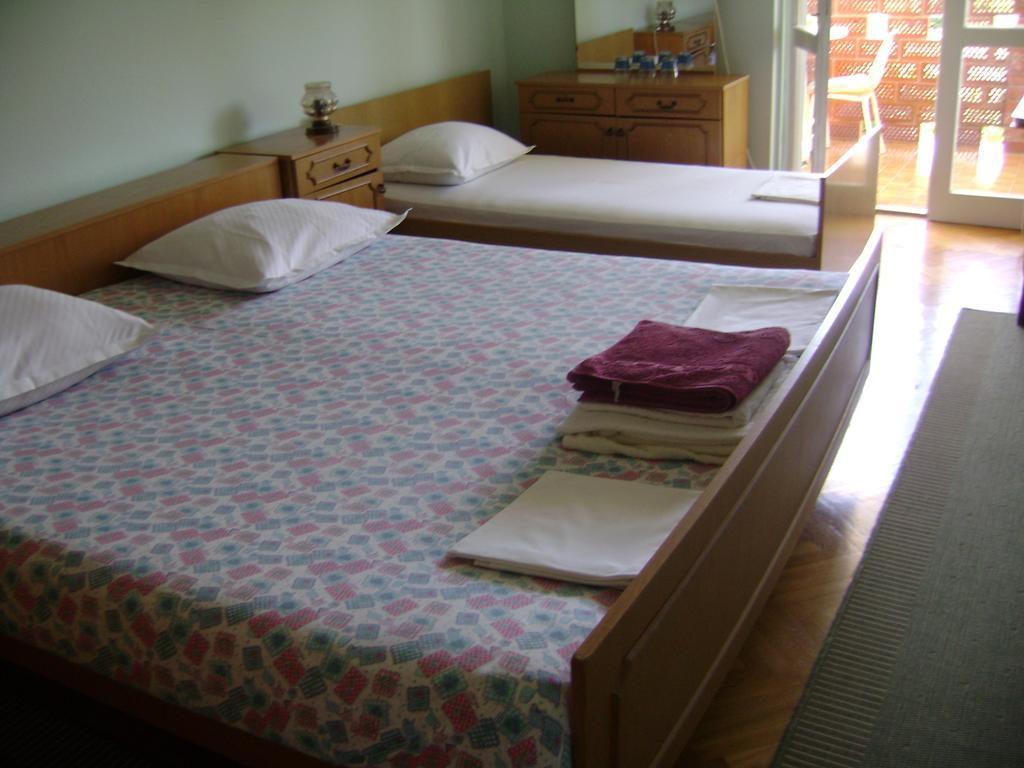 Apartments Aneva バスカ 部屋 写真